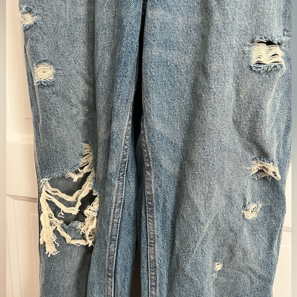 Abercrombie and Fitch ripped overalls - Picture 6 of 9